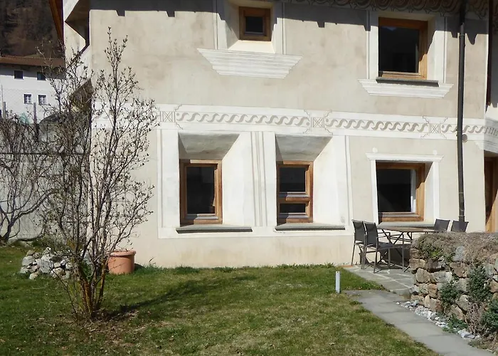 For 1-4 People Chasa Plazzoel *