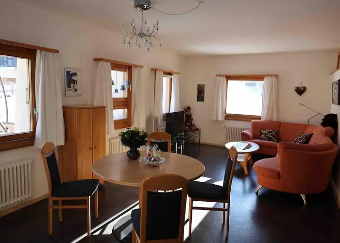 For 1-4 People Chasa Plazzoel شقة Müstair